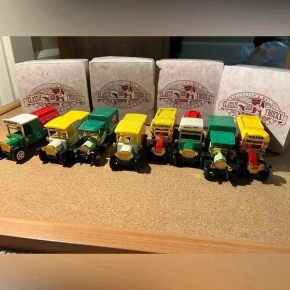 Vintage Collectors Set Of Classic Trucks Set Of 8 Readers Digest - Picture 1 of 12